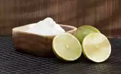 Bicarbonato de sodio y jugo de limón